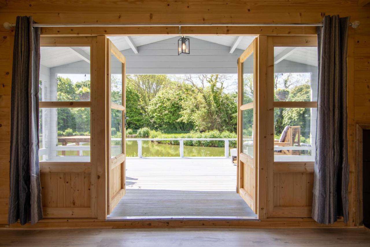 ארונדל Choller Lake Lodges - Primrose Cabin With Private Hot Tub מראה חיצוני תמונה