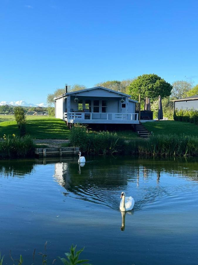 ארונדל Choller Lake Lodges - Primrose Cabin With Private Hot Tub מראה חיצוני תמונה
