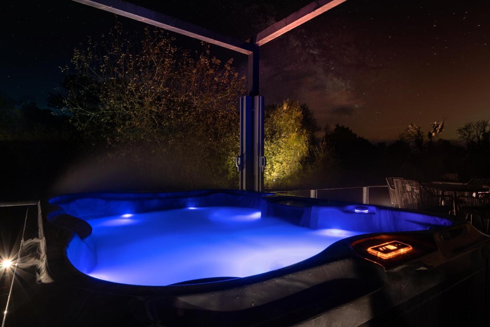 ארונדל Choller Lake Lodges - Primrose Cabin With Private Hot Tub מראה חיצוני תמונה
